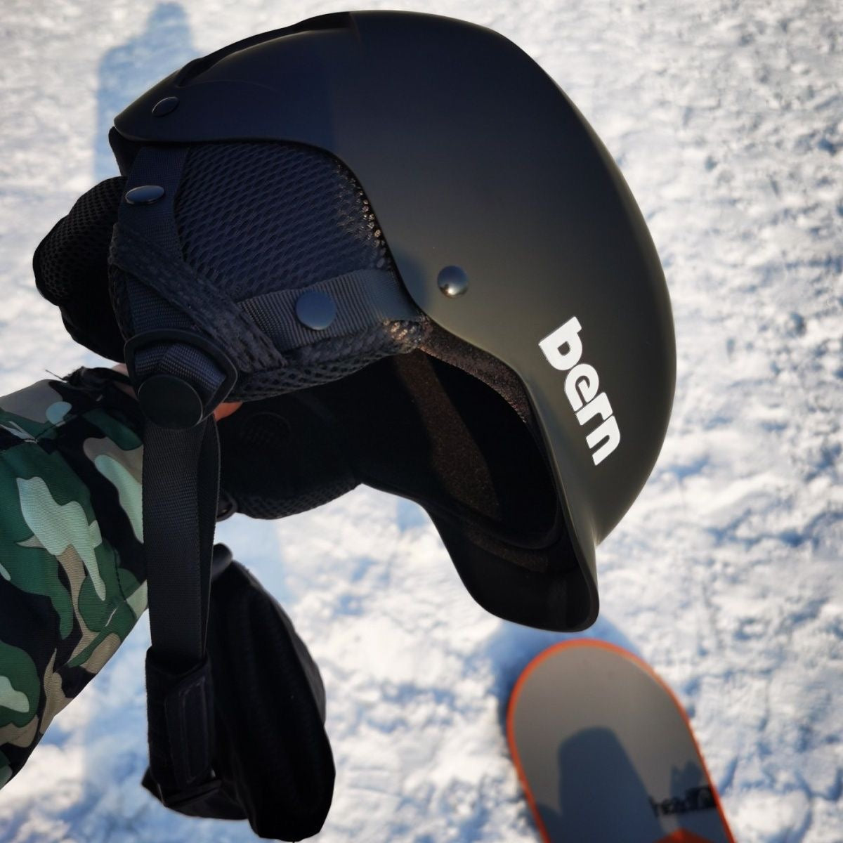 Bern Classic Snow Helmet – Lightweight Ski & Snowboard Helmet with Ear Pads, Adjustable Fit (S–XL)