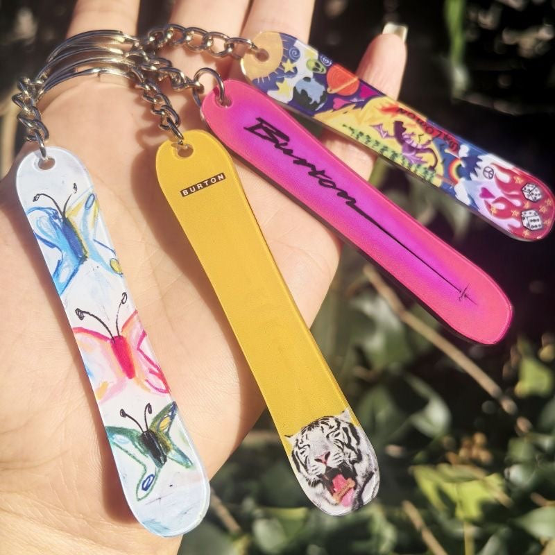 Mini Snowboard Keychain – Stylish Snowboard Pendant Keyring (Multiple Designs)